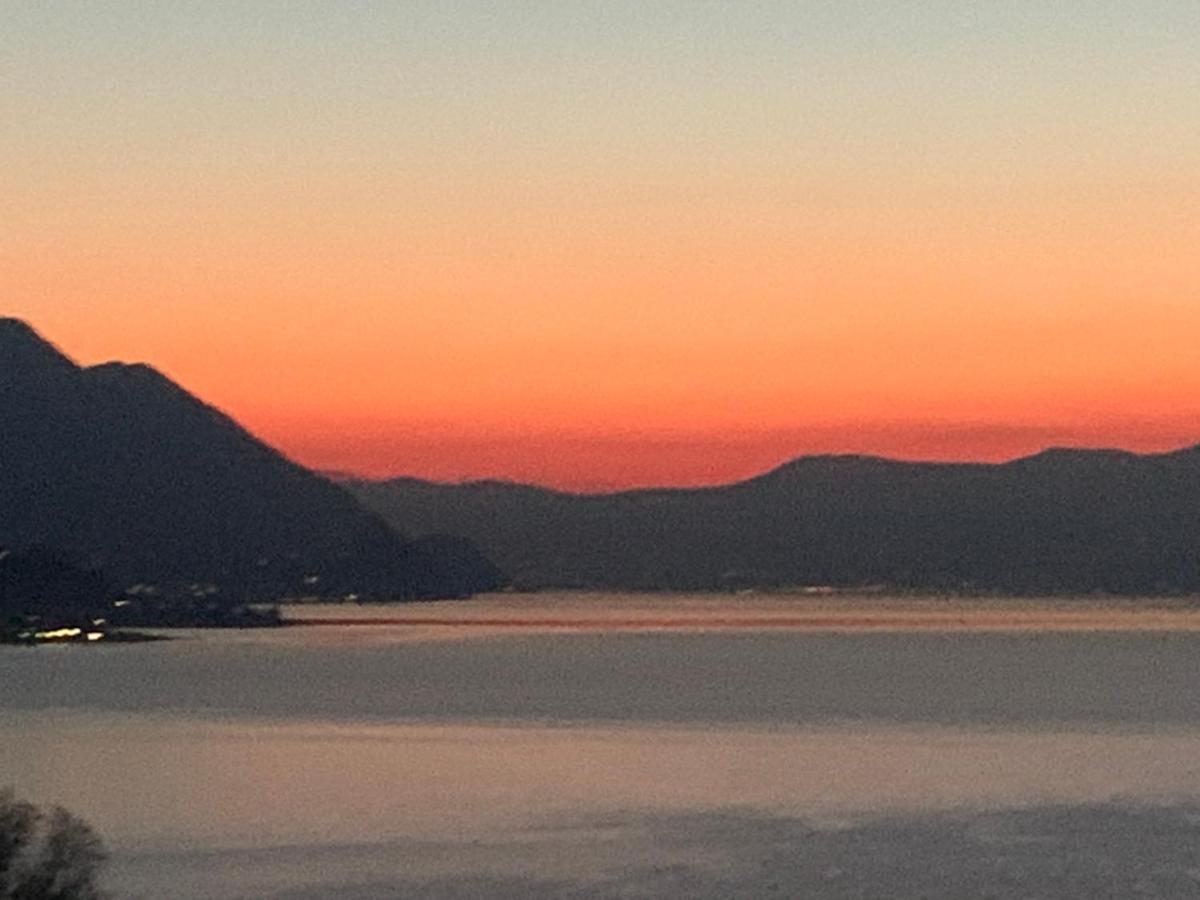 Apartamento Casa Colmegna Mit Traumhaften See- Und Bergblick Luino Habitación foto